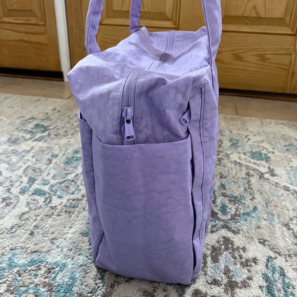 Baggu small cloud carry on HTF color Wisteria perfect condition - Picture 4 of 11